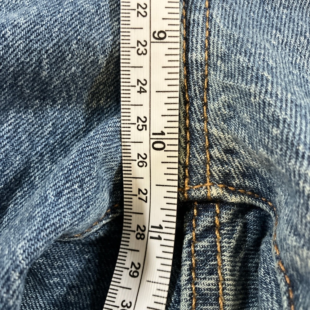 Levi's Women's Straight Leg Jeans in Medium Blue Wash - Picture 14 of 16